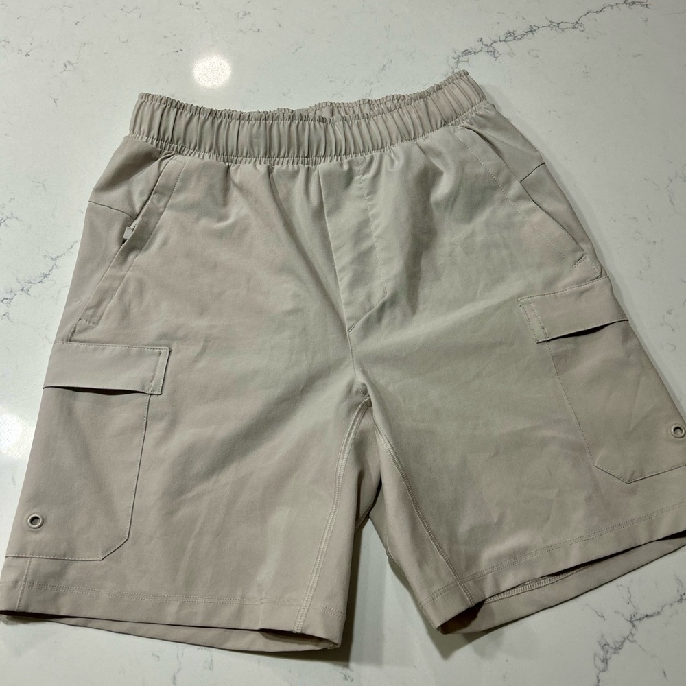 All in Motion (Target) Light Beige Cargo Activewear Shorts - Men’s Small